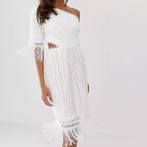 White One-shoulder dress